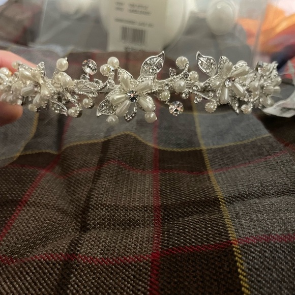 Crystal and Pearl wedding headband / tiara - Picture 4 of 5
